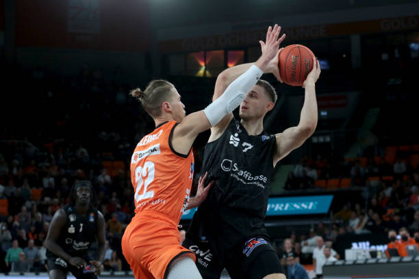 豪门光环褪 豪门光环褪