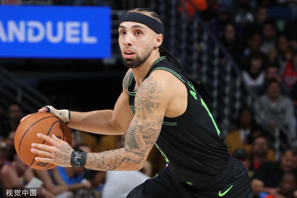 8亿美元的 8亿美元的